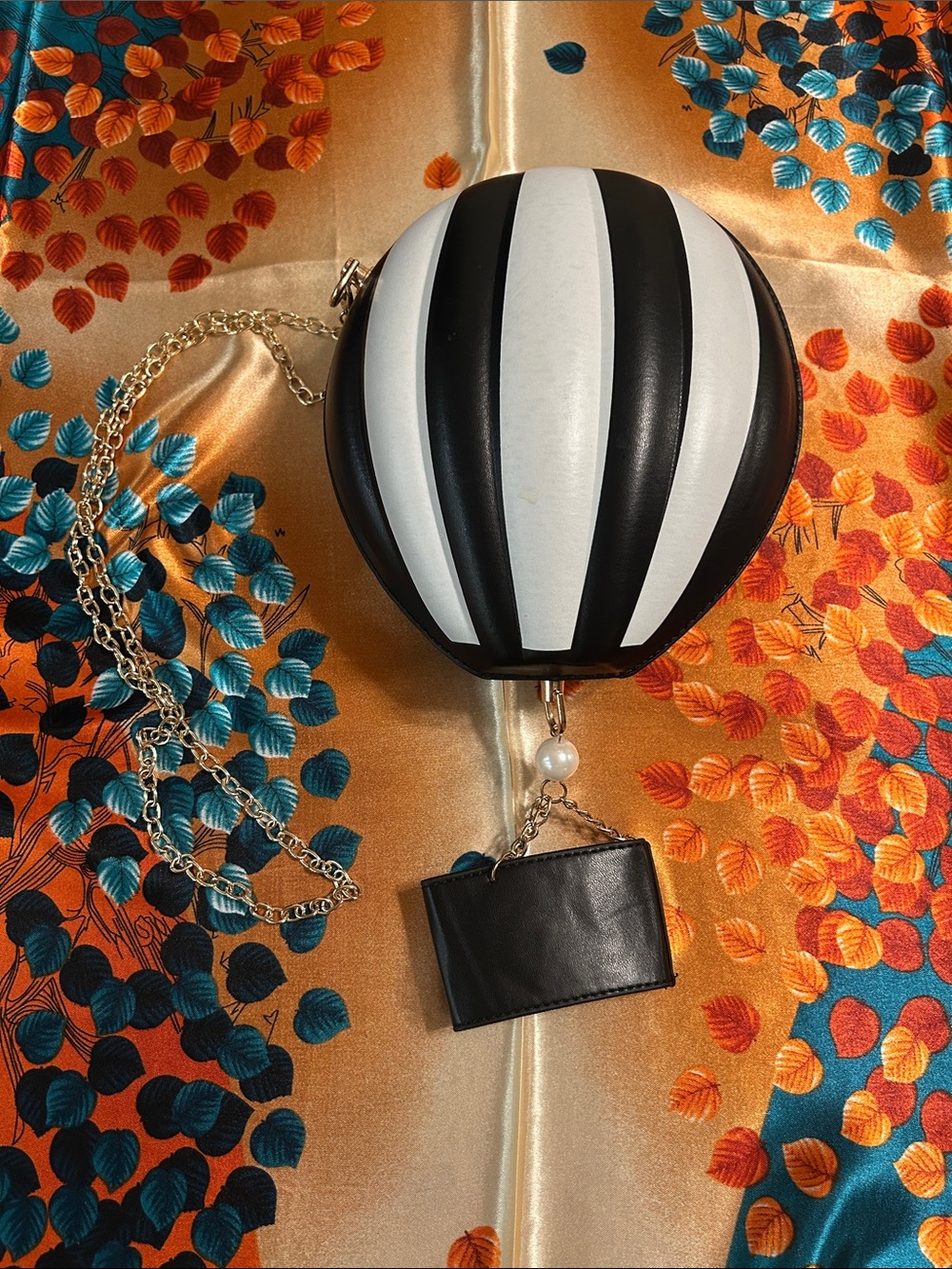 Black & white hot air balloon purse
